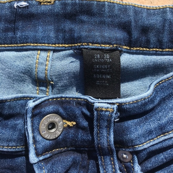 ⚜️ H&M Distressed Stretch Skinny Jeans - Picture 5 of 5